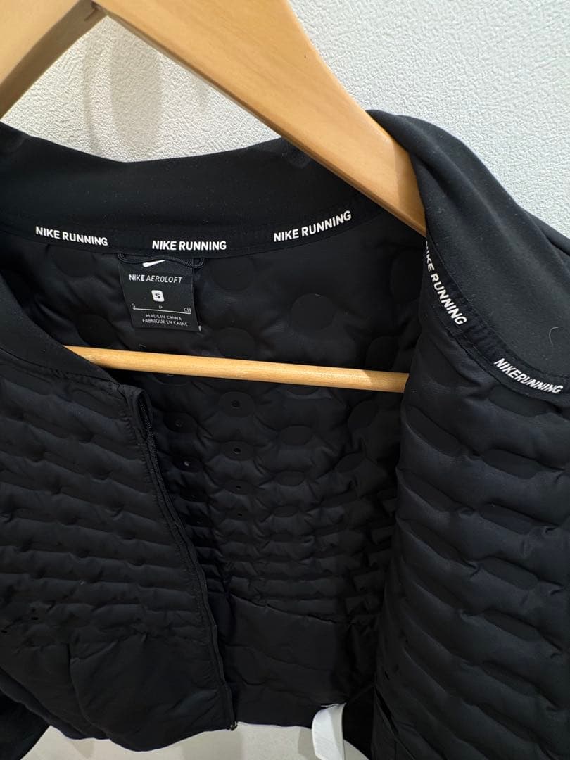 【美品】Nike running Aeroloft ブラック S サイズ　ダウン