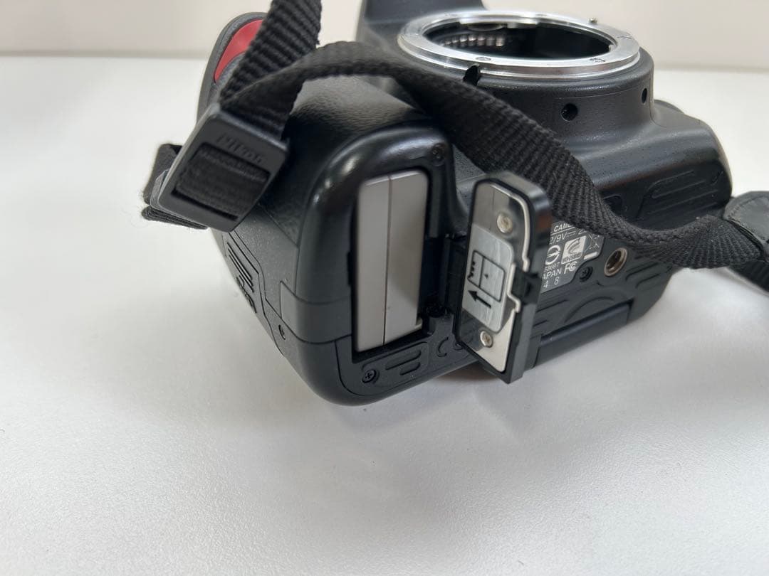 ③Nikon ニコンD5000 レンズ付き ジャンク品