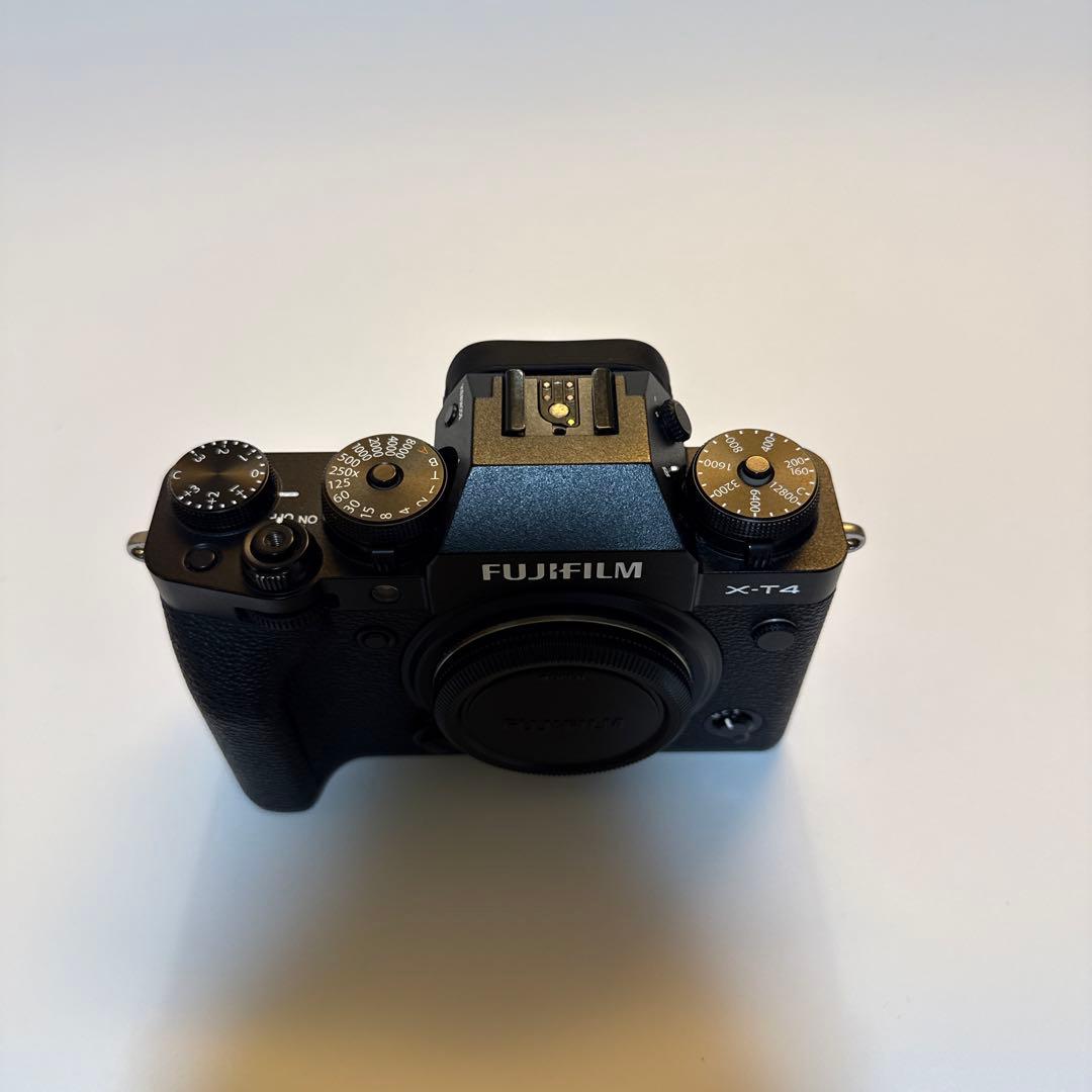 【極美品】FUJIFILM X-T4 ボディ [ブラック] ＋純正バッテリー2個