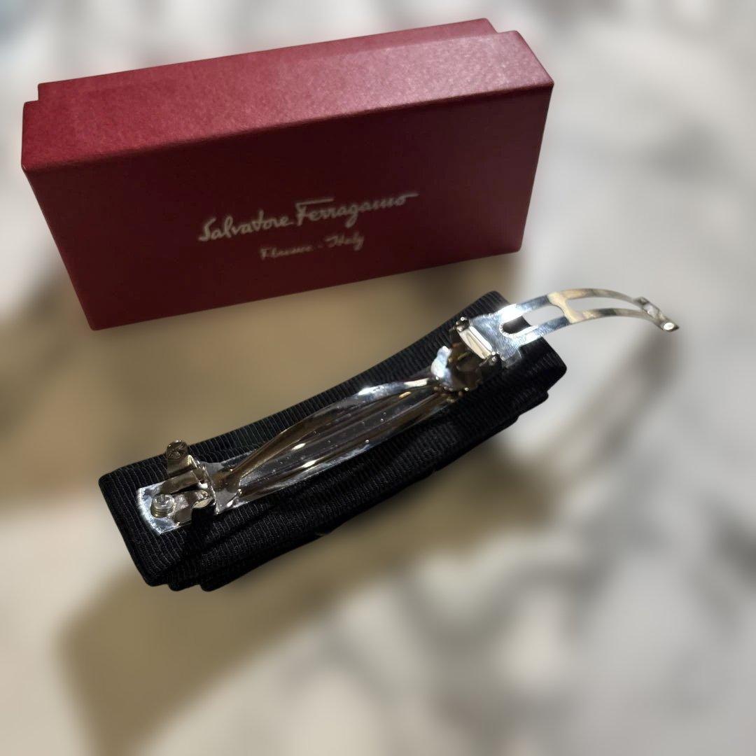 Salvatore Ferragamo フェラガモ　ビジューつき バレッタ