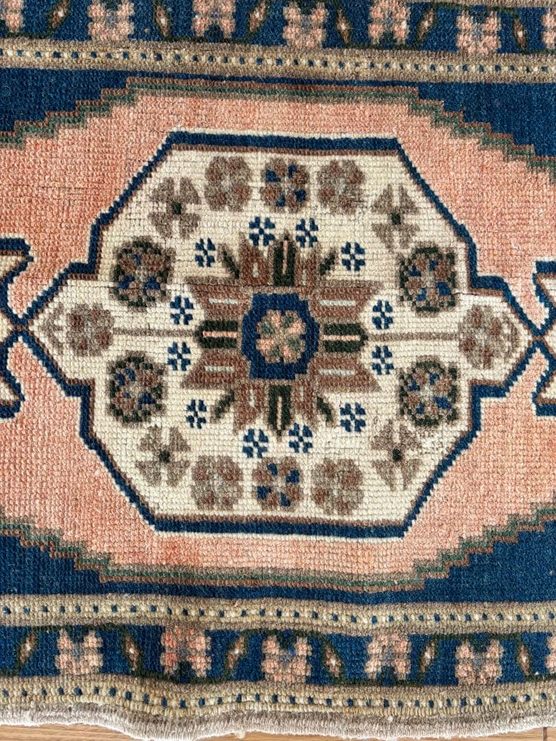 値下げ！トルコヴィンテージラグ　53×101 ネイビー&ピーチカラー