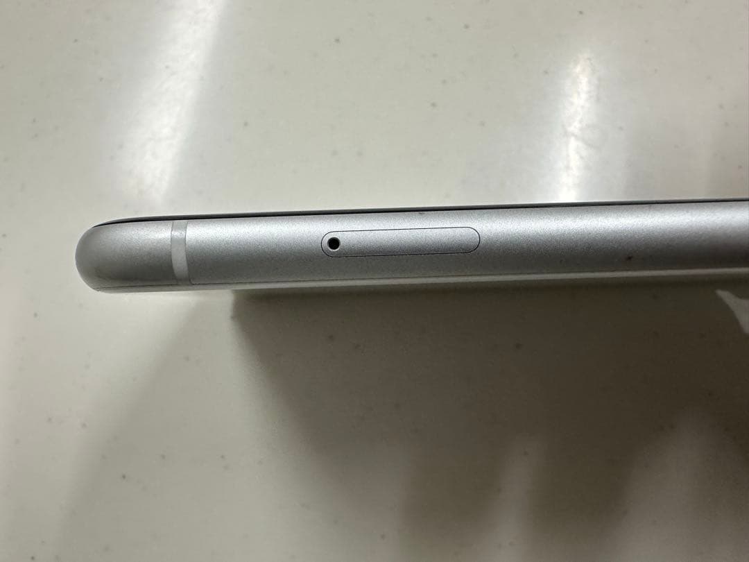 美品　iPhone XR ホワイト 128GB バッテリー81% SIMフリ -