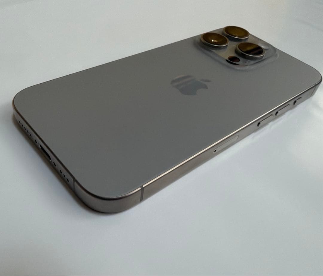 SIMフリー iPhone15Pro ナチュラルチタニウム 256GB