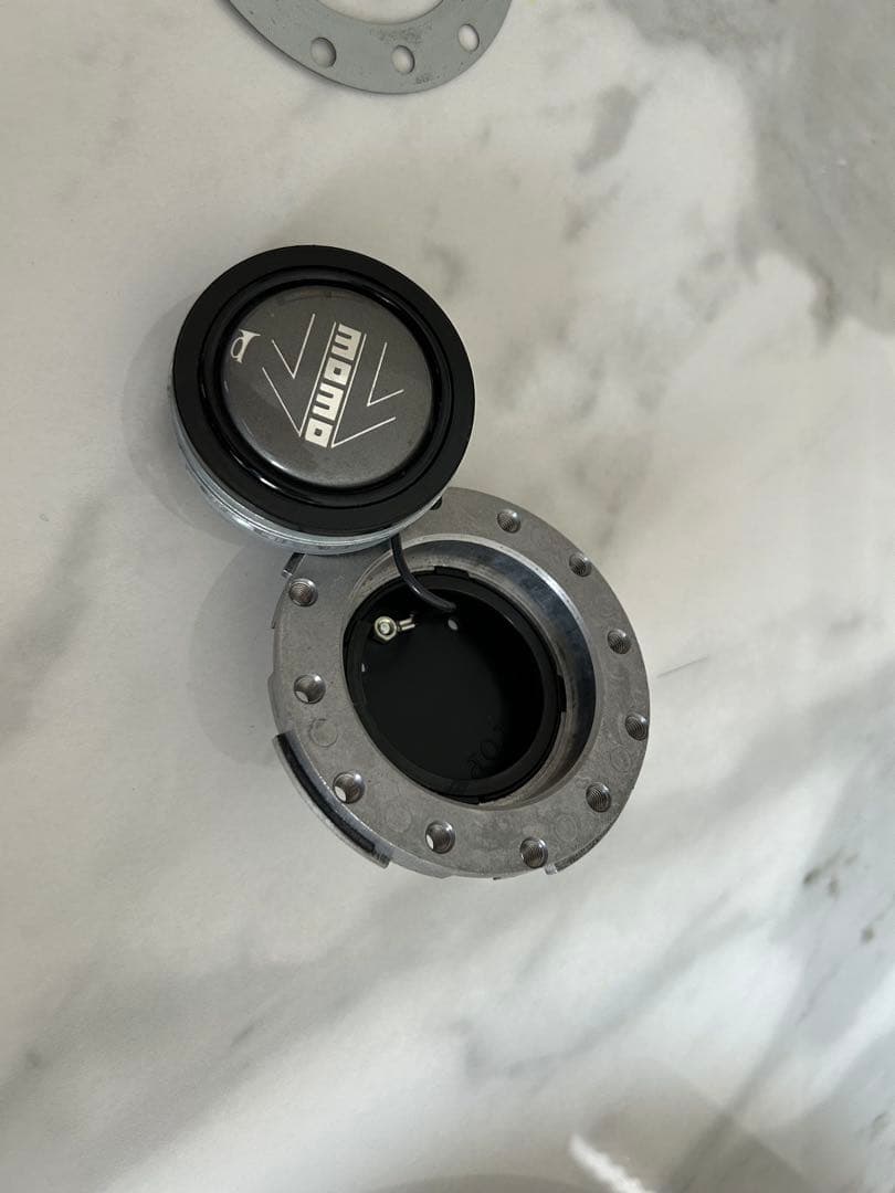 MOMO RACE（クイックリリースボス、ホーンボタン付き）　D35