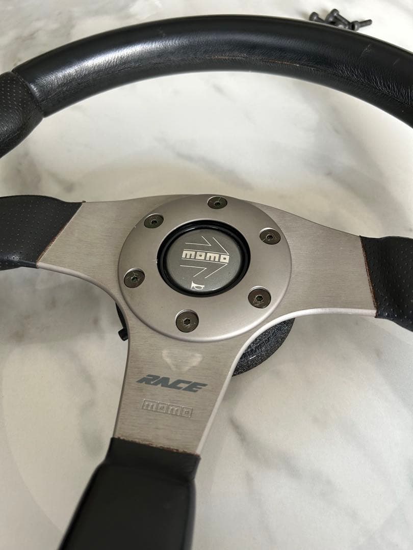 MOMO RACE（クイックリリースボス、ホーンボタン付き）　D35