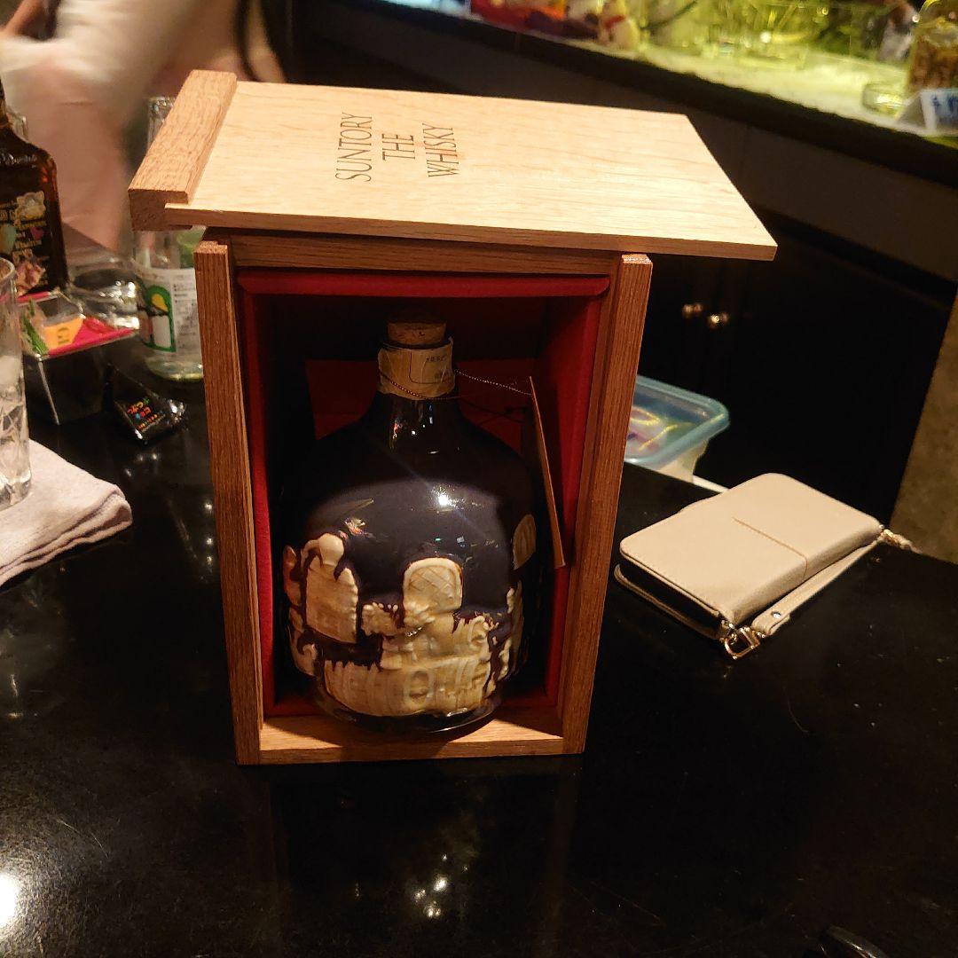 空瓶 SUNTORY THE WHISKY 木製ボックス入り、飲みました。