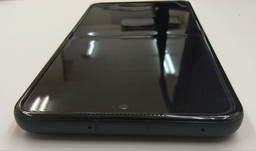 RAZR 60 ultra国内SIMフリー、専用click's case セット