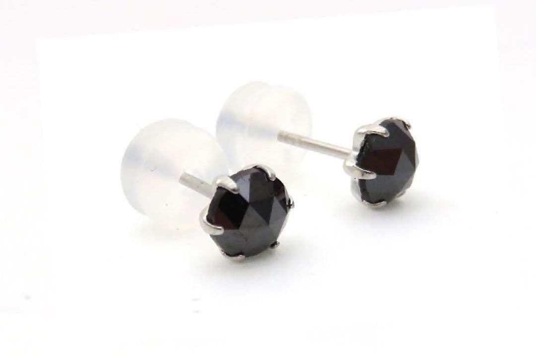Pt900 プラチナ　計0.6ct ブラックダイヤモンドピアス　特A