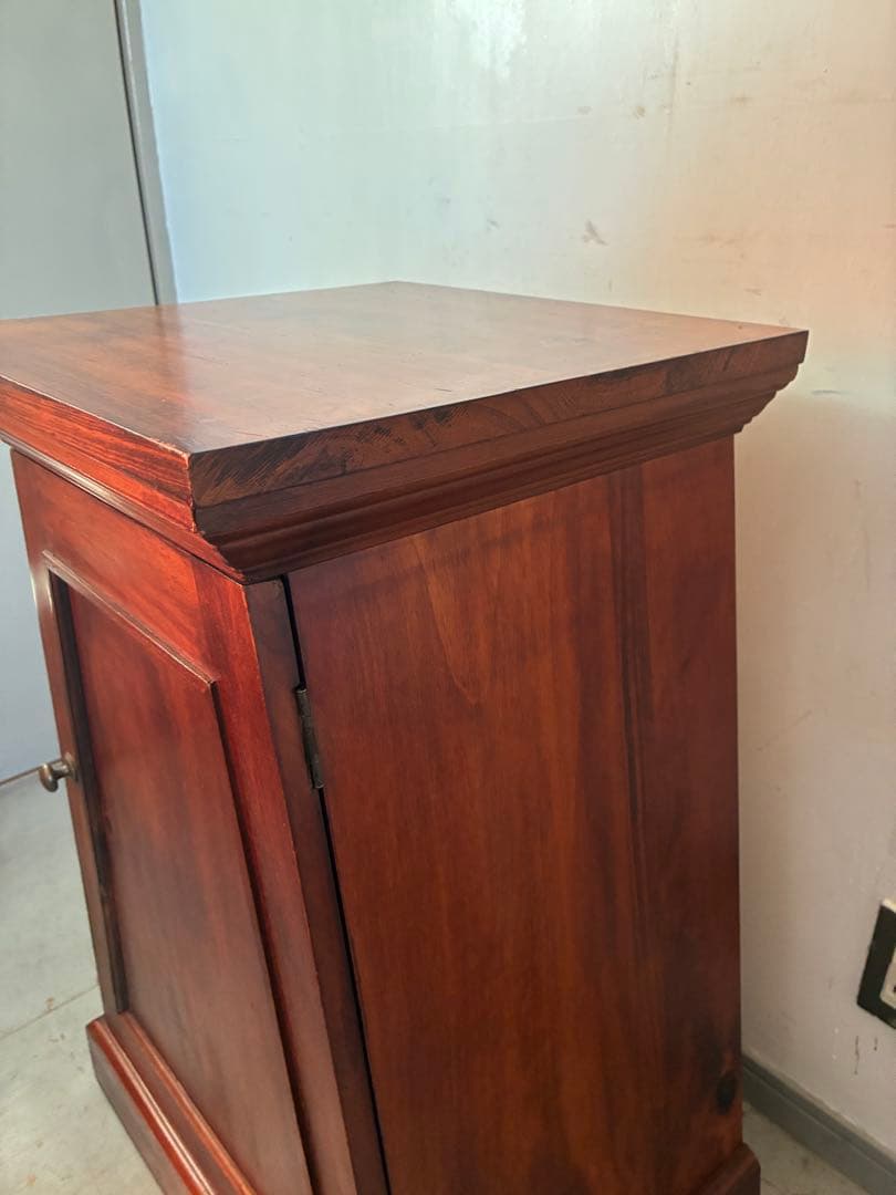 イギリス製　Pier One ヴィンテージキャビネット　オーク材