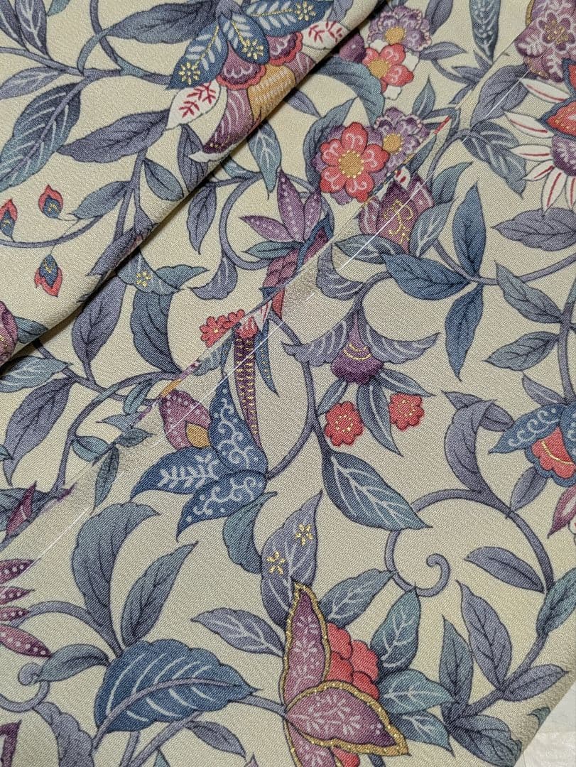 【新品未使用】正絹 花柄 小紋 着物 クリーム色 広衿 袷 しつけ糸付き