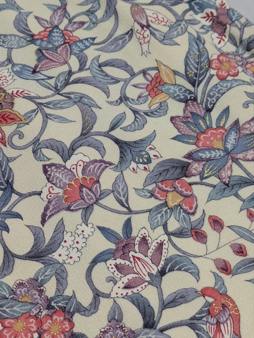 【新品未使用】正絹 花柄 小紋 着物 クリーム色 広衿 袷 しつけ糸付き