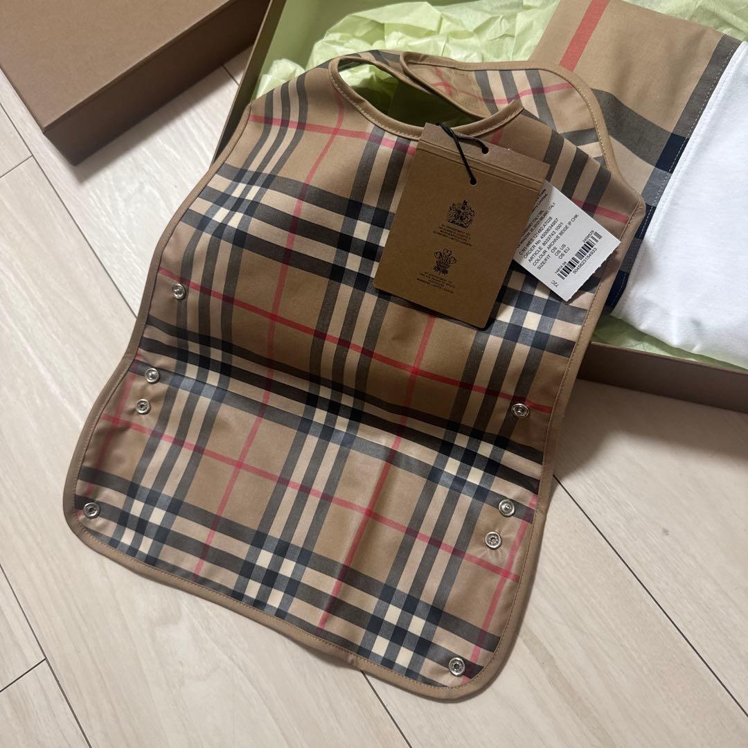 burberry children新品未使用カバーオール&エプロン