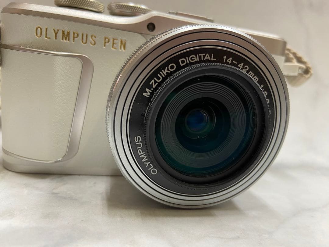 OLYMPUS PEN E-PL9 ホワイト 14-42mmレンズ付