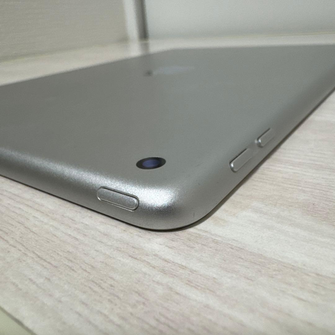 iPad 第5世代 Wi-Fiモデル 32GB シルバー
