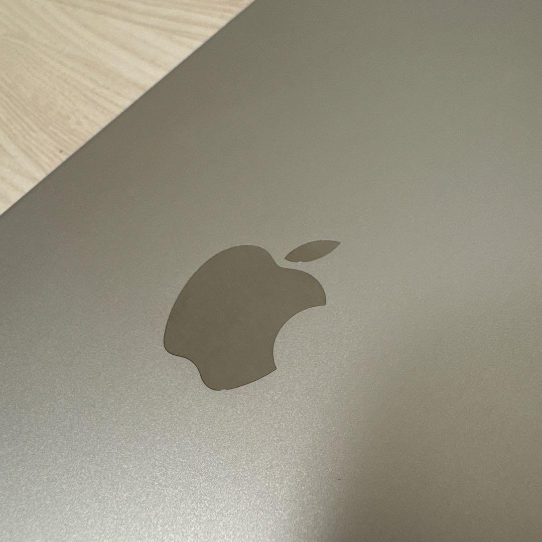 iPad 第5世代 Wi-Fiモデル 32GB シルバー