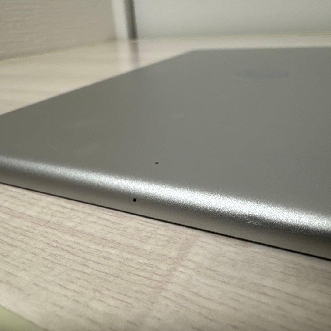 iPad 第5世代 Wi-Fiモデル 32GB シルバー