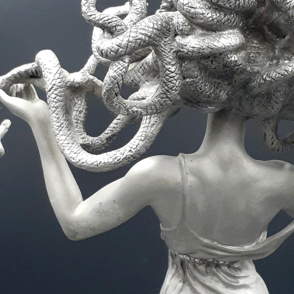 日本唯一の出品！ 女神 メデューサ ギリシャ神話 フィギュリン フィギュア 人形
