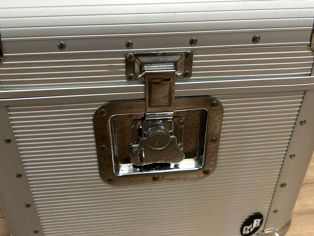 【匿名配送】レコード収納ケース LP版50枚収納 アルミシルバー　DJ機材