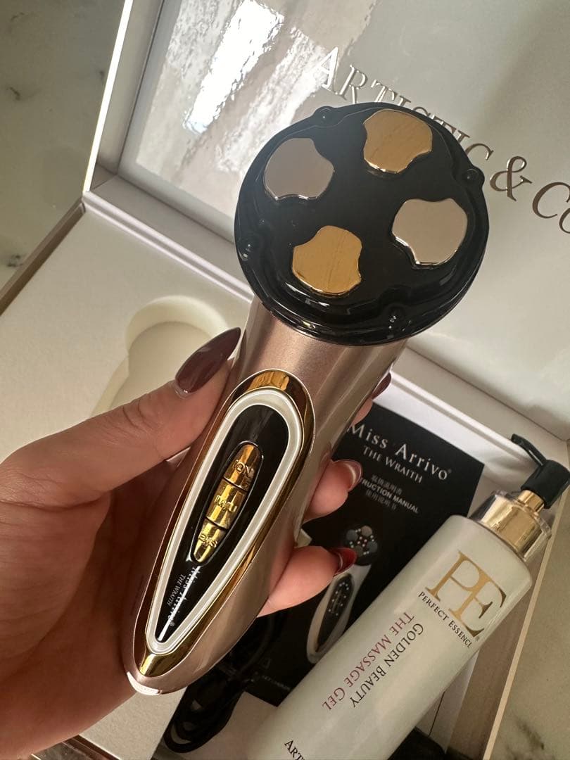 ARTISTIC & CO. 美顔器 箱付き　ほぼ新品状態　銀座店購入