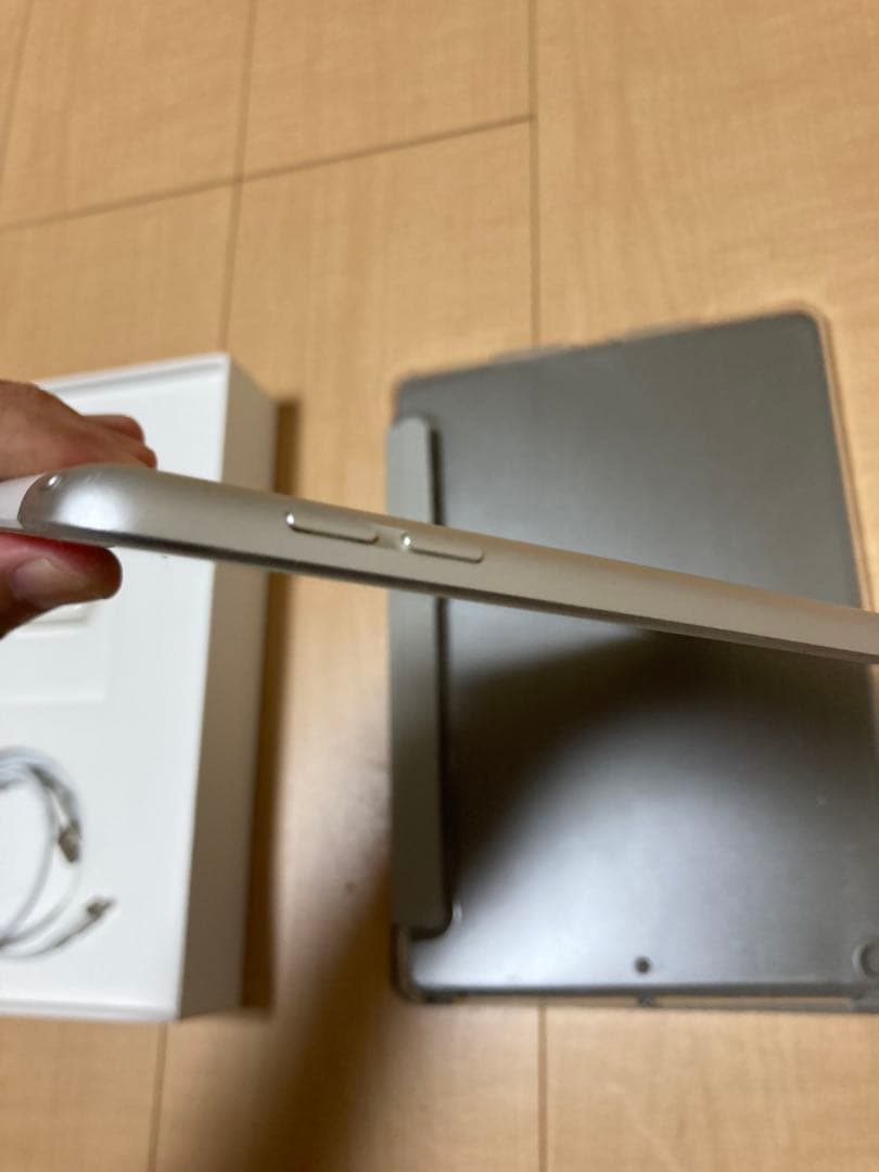 iPad (第7世代) Wi-Fi + Cellular 32GB