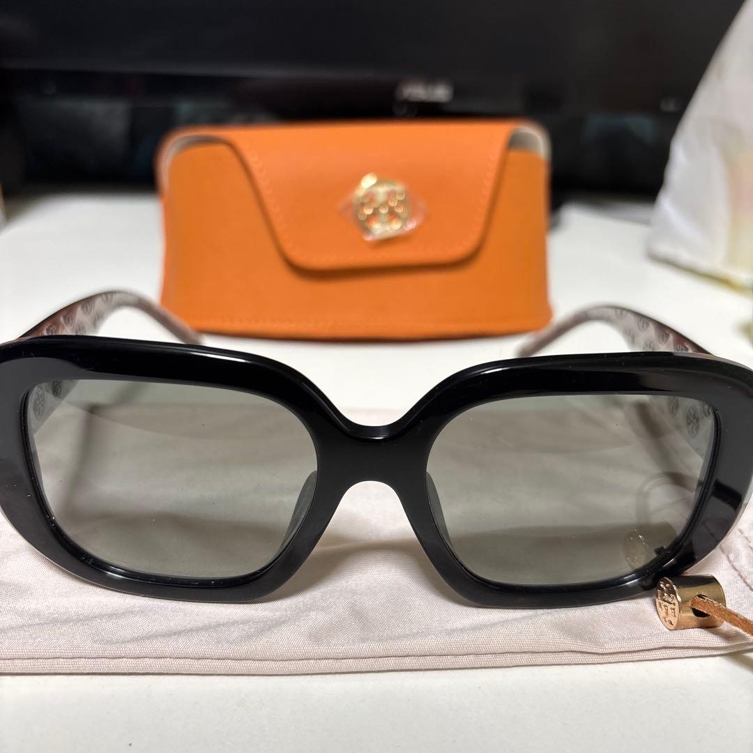 ToryBurch Tモノグラムスクエアサングラス