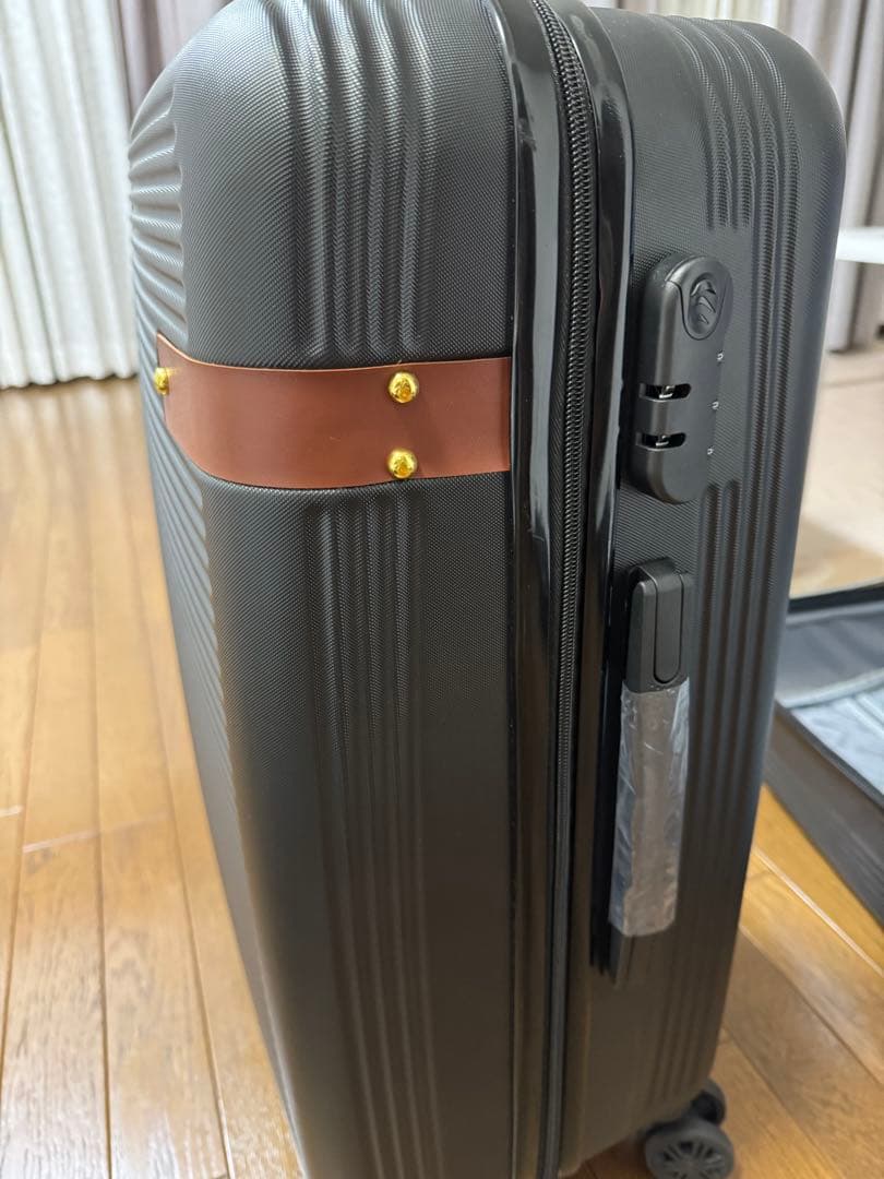 新品・未使用 / 3点セット / 軽量 / TSAロック/スーツケース