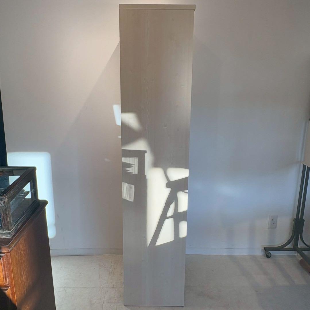 食器棚　白　上の扉磁石ないです。