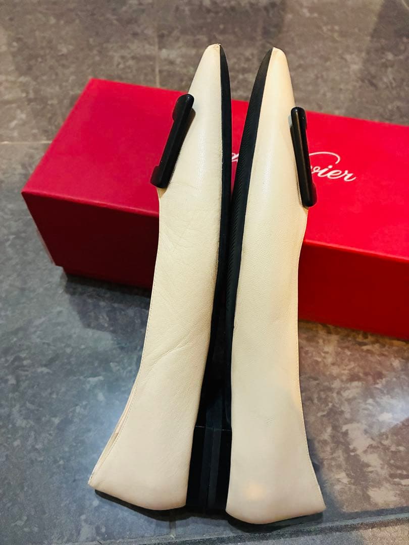 ROGER VIVIER アイボリーフラットシューズ　サイズ39