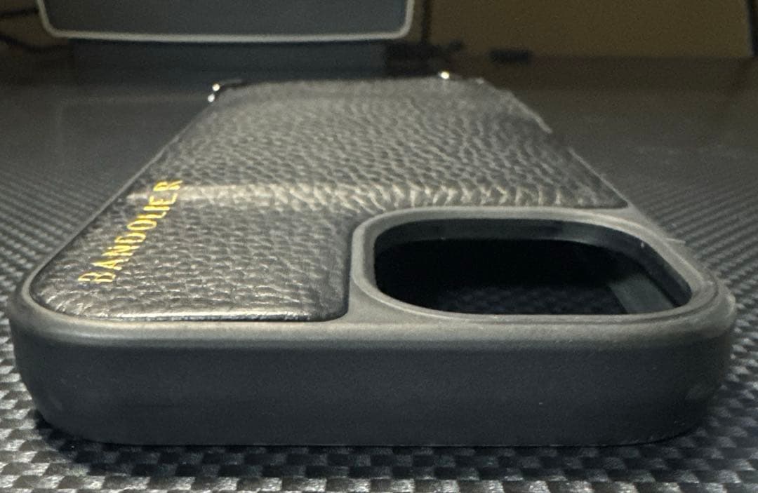 BANDOLIER iPhone15ケース