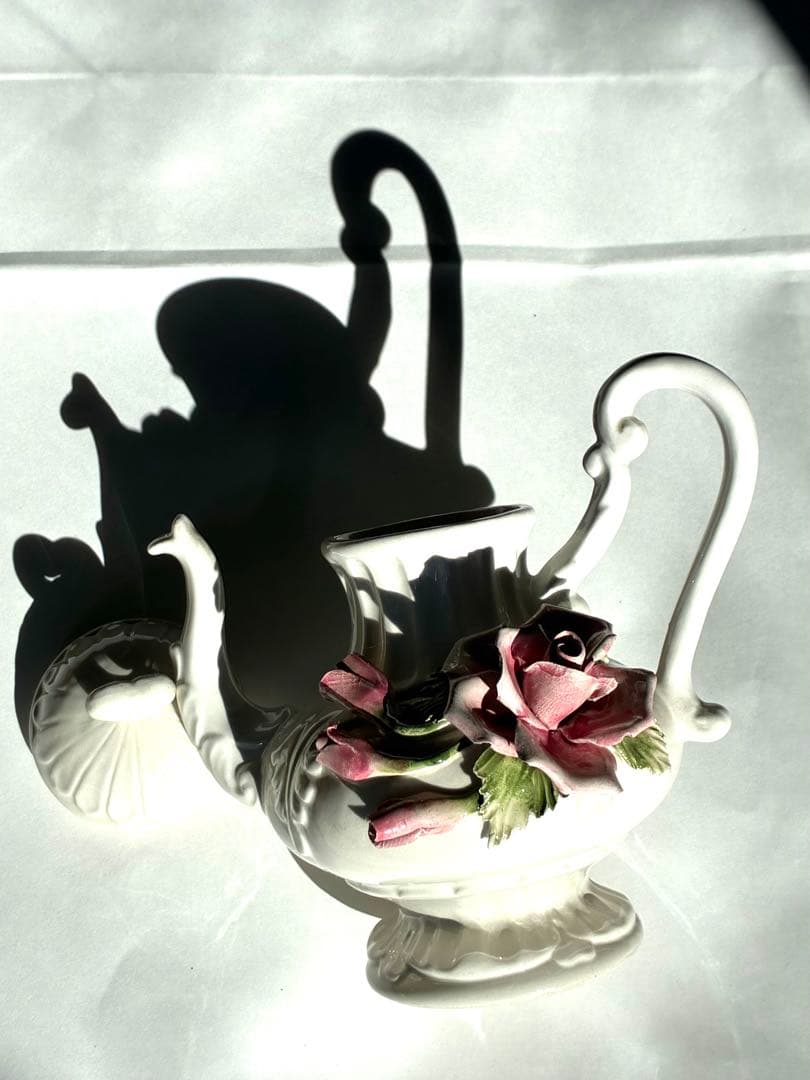 イタリアのカポディモンテ（Capodimonte）スタイルの陶器製