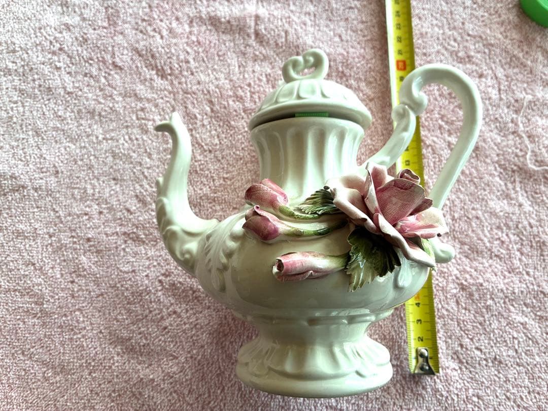 イタリアのカポディモンテ（Capodimonte）スタイルの陶器製