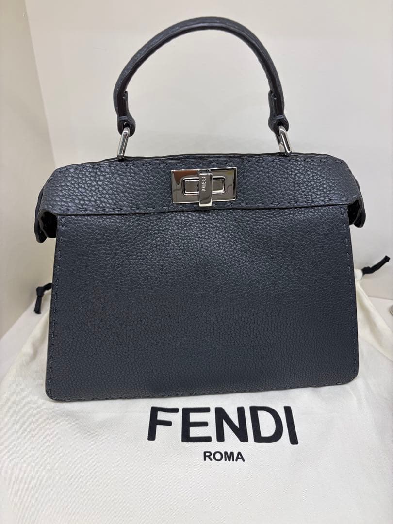 ⭐︎極美品⭐︎FENDI ピーカブー