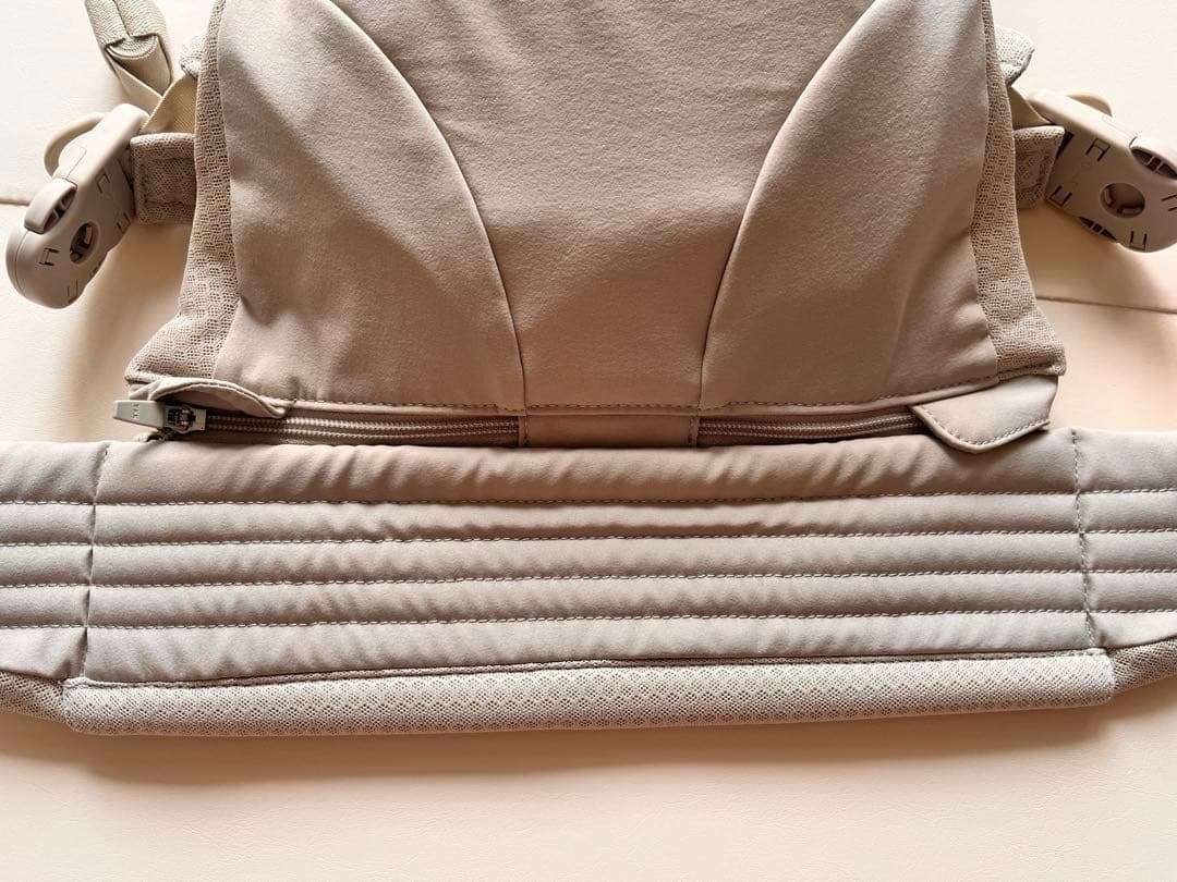 AIRBUGGY エアバギー　ベビーキャリア　抱っこ紐　サンドアッシュ