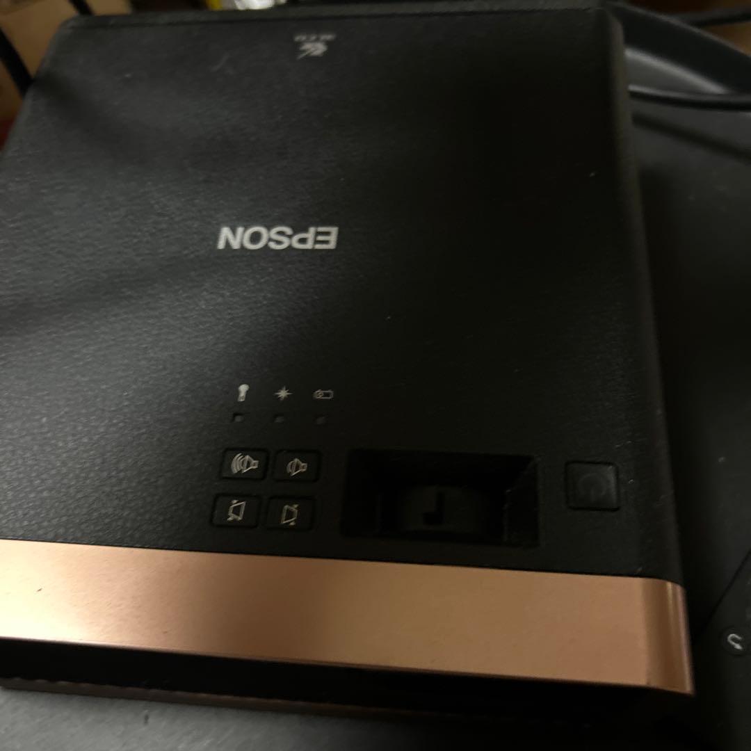 極美品　最終値下　断捨離価格　エプソン　EF-100B プロジェクター