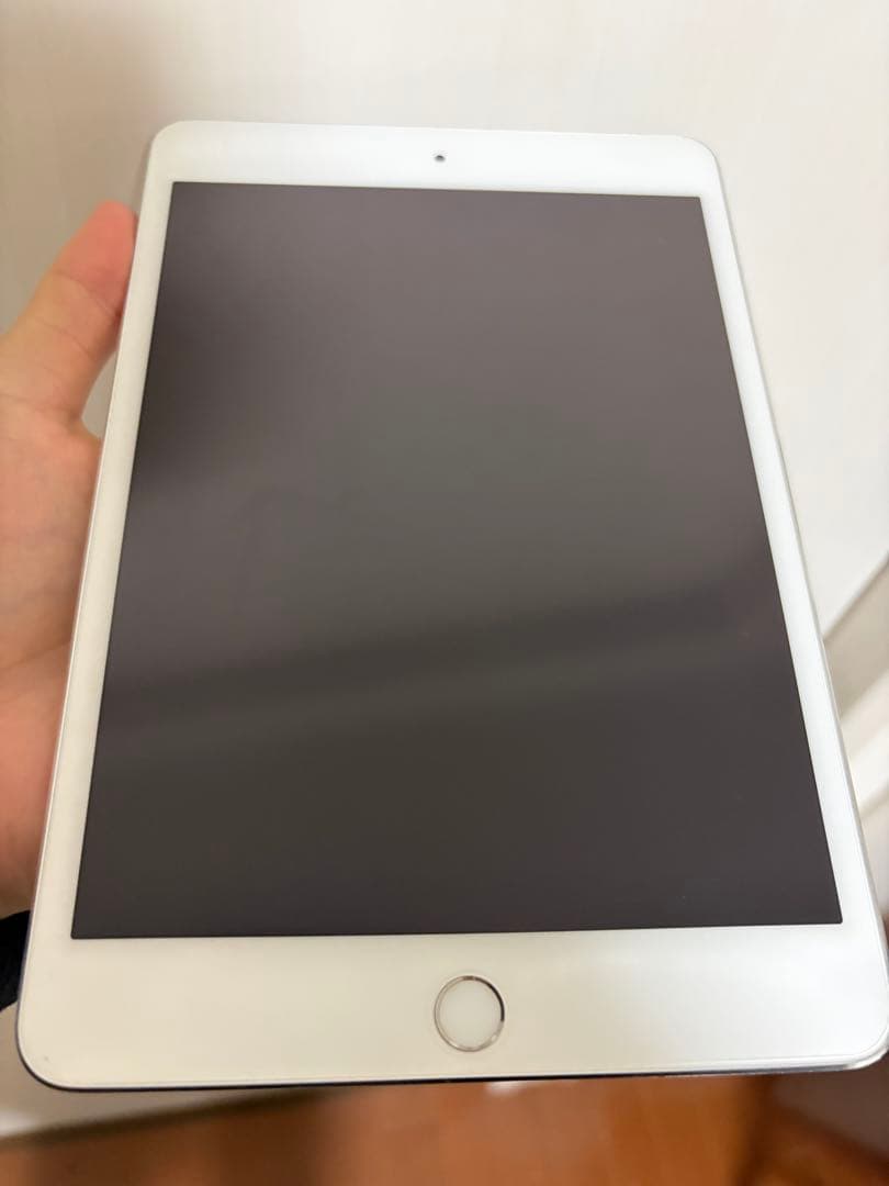 iPad mini 4 128GB WiFi+Cellular シルバー