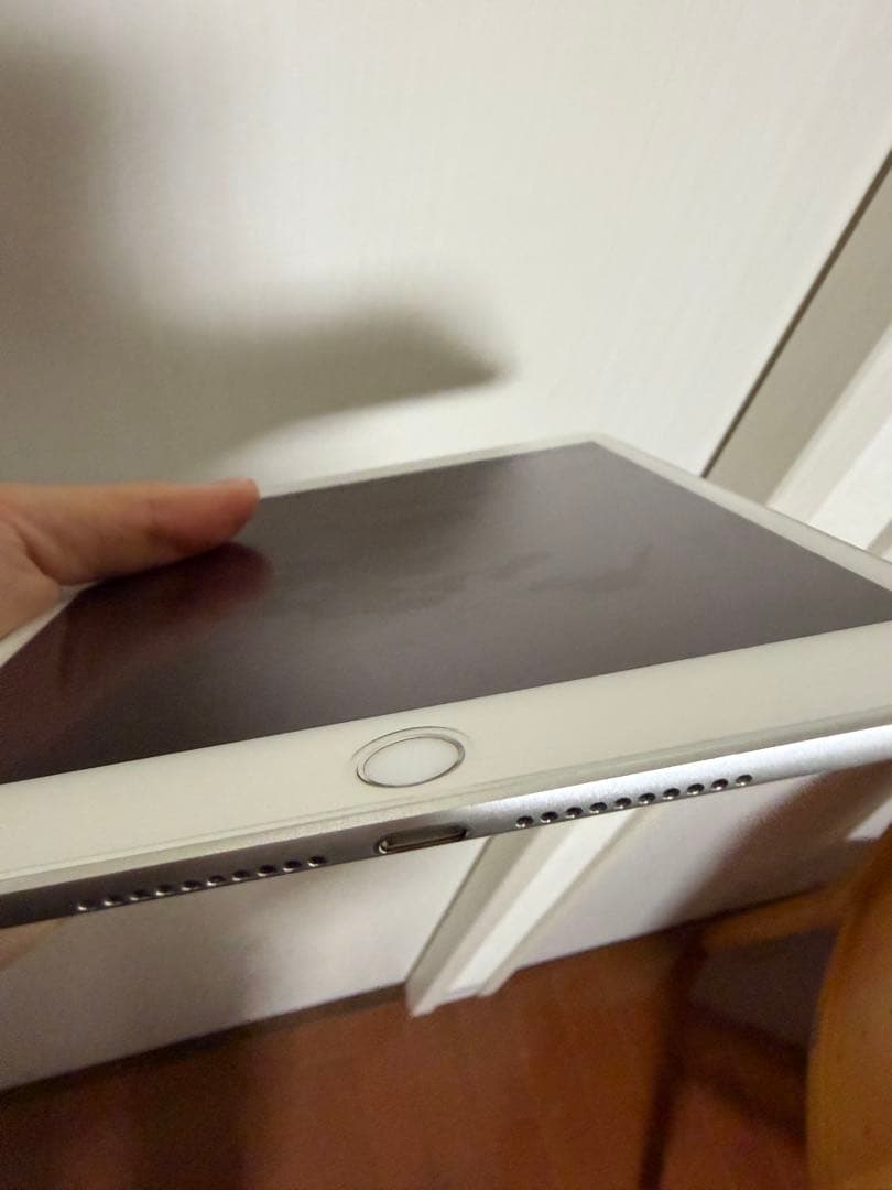 iPad mini 4 128GB WiFi+Cellular シルバー