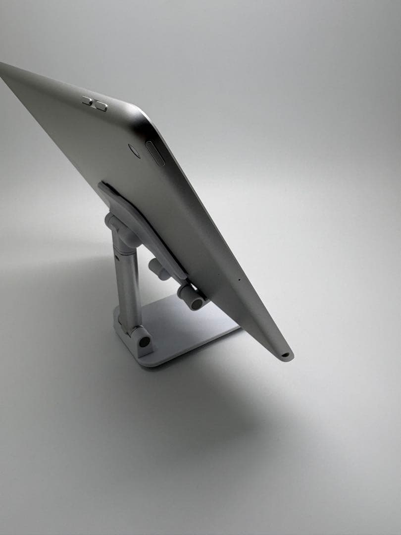 即発送・美品☆iPad第6世代　32GB Wi-Fiモデル　MR7G2J/