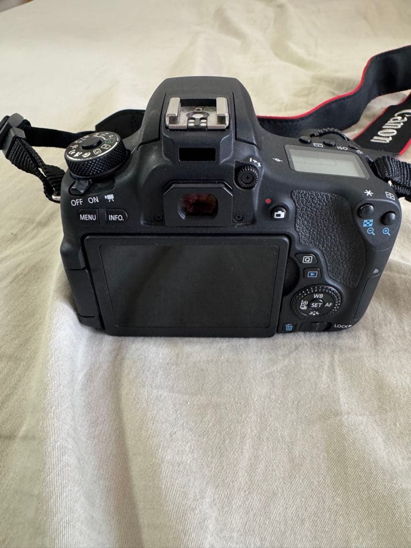 Canon 一眼レフカメラ EOS8000d SDカード付き