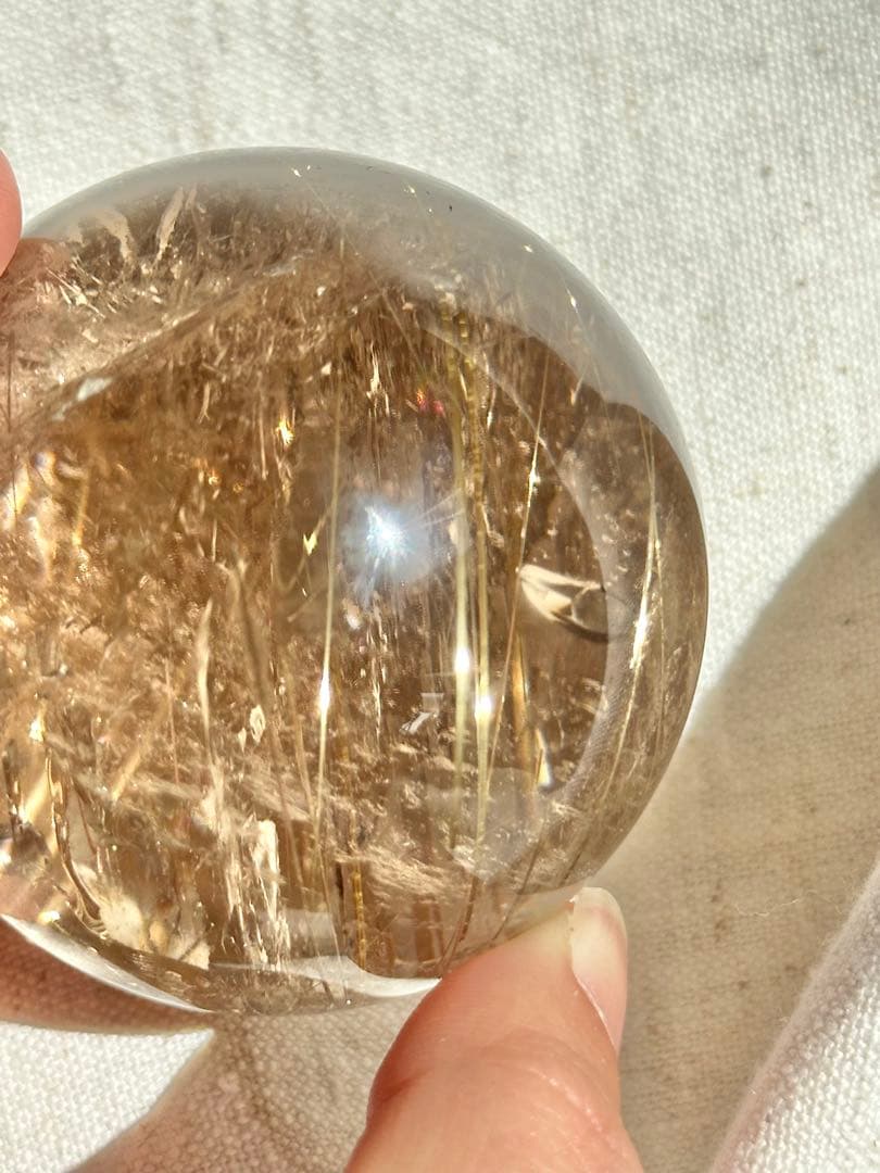 【スモーキー ゴールド ルチル クォーツ】 スフィア 丸玉 58mm 台座付き