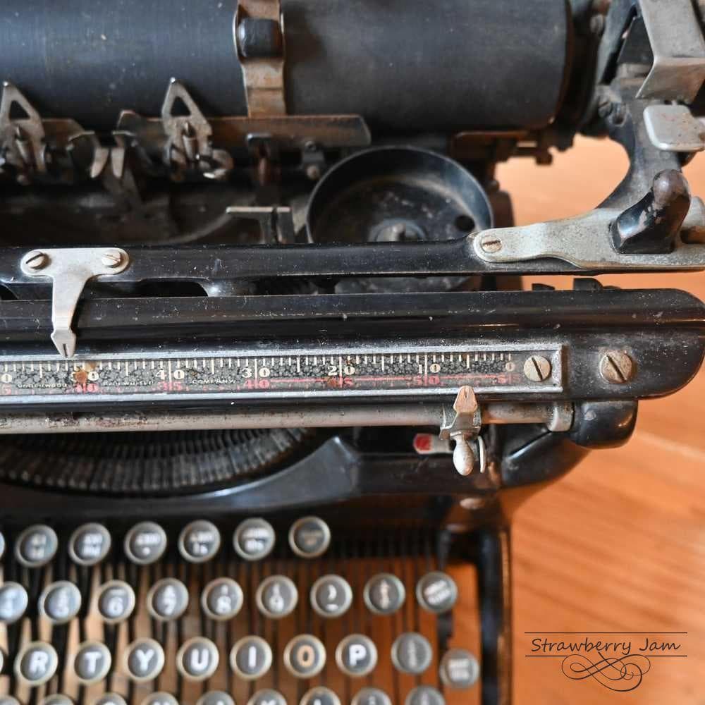 L3705-20 英国アンティーク UNDERWOOD タイプライター 店舗什器