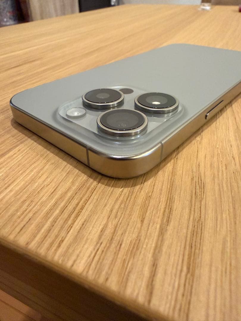 【美品・値下げ不可】iPhone 15 Pro ナチュラルチタニウム 本体