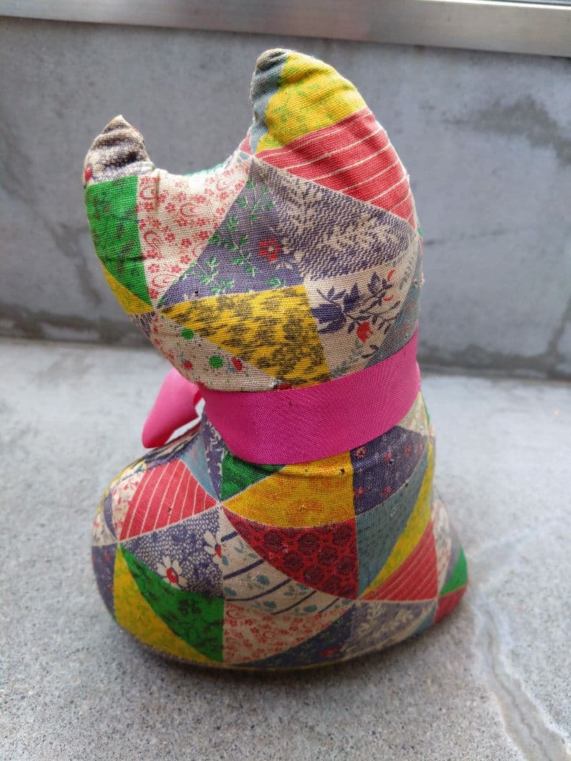 アメリカン　ヴィンテージ　もみの木葉っぱが入った　布製　猫が　フィギュア　置物