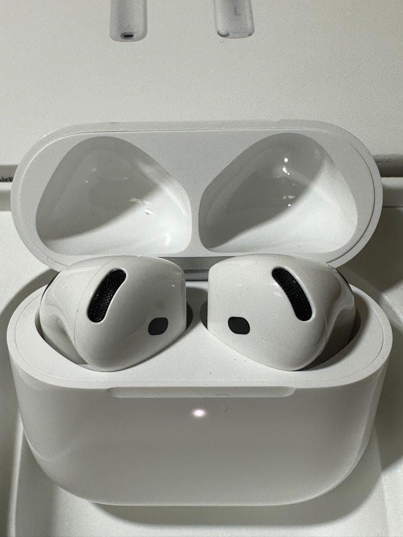【美品】 AirPods 4 ANC非搭載 MXP63J/A Y431D