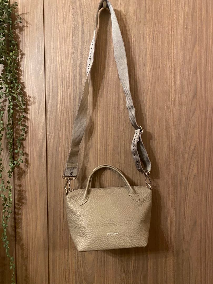 サロンドアルファード　ベージュ トープ　 ショルダー、チャームなし