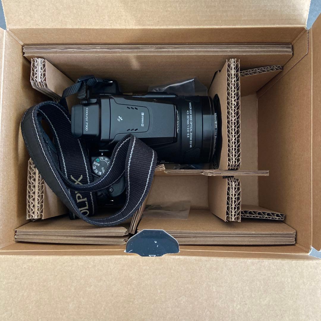 Nikon COOLPIX P900 本体と付属品