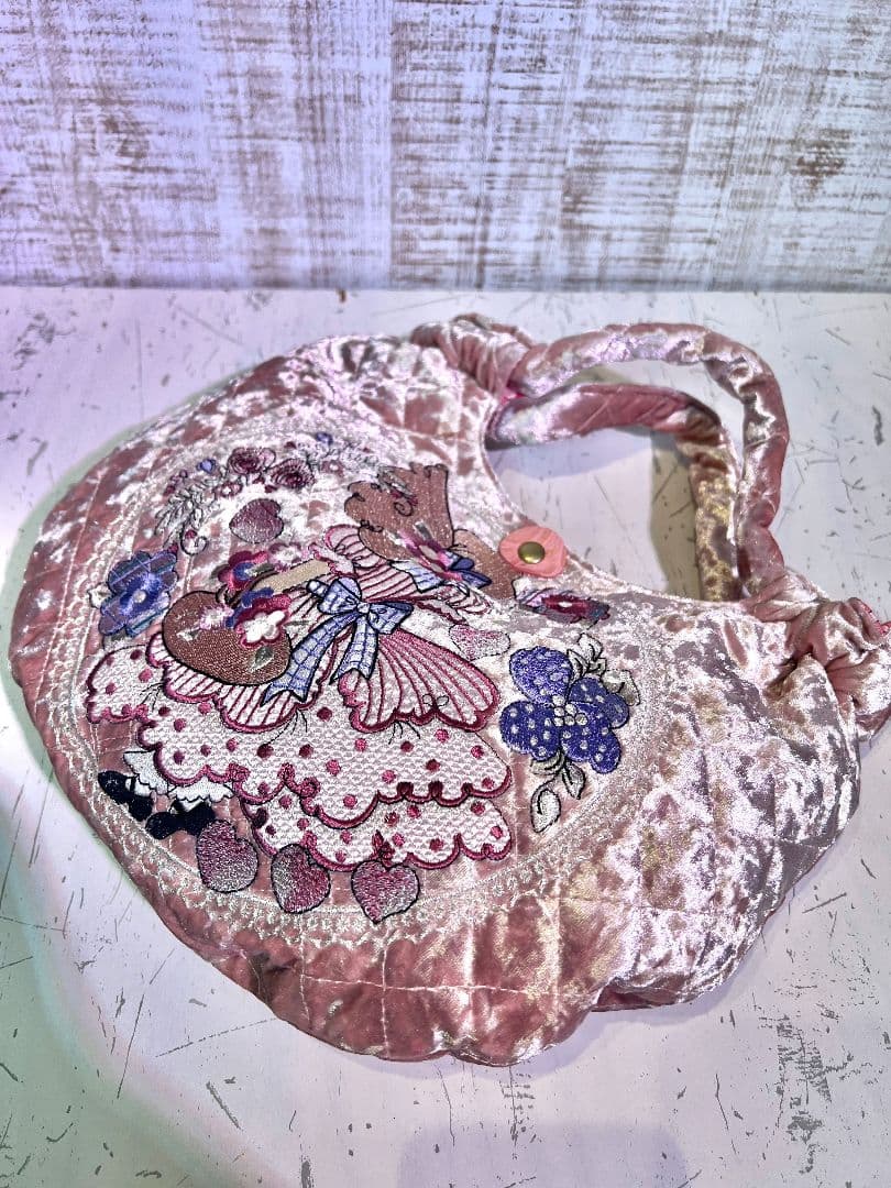 ロラライハリス♡ベビーピンクベロアキルト♡刺繍の丸型絞りバッグs♡