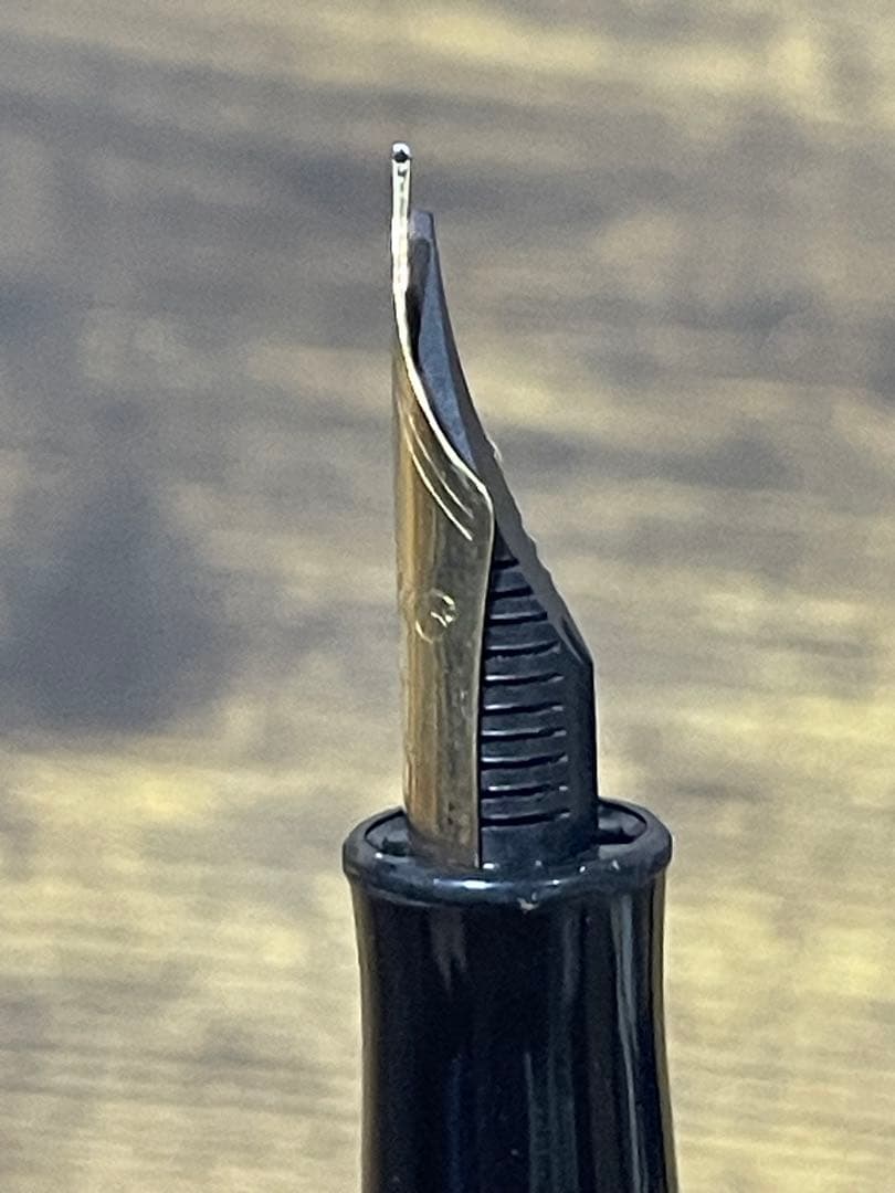 未使用に近い　1970年代　初期型　ギャザード　エボナイト　14金　万年筆　中字