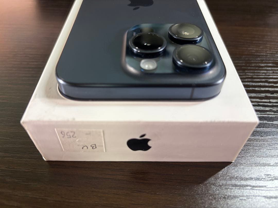 【極上美品/本体傷なし】iPhone15Pro256GB★Moft X＆ケース付