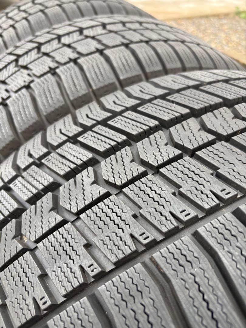 【匿名送料込】 バリ溝！2022年製アウディTTスタッドレスタイヤ