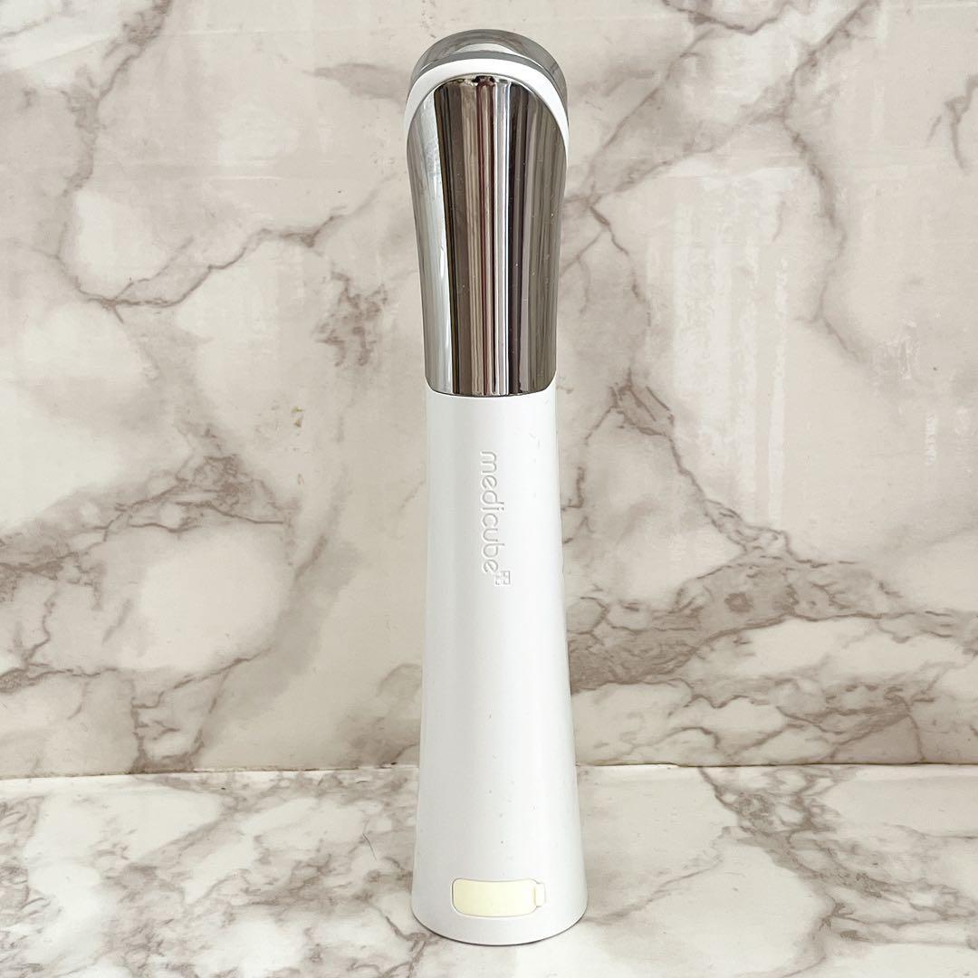 大人気 メディキューブ AGE-R ダーマエアショット 美顔器 ホワイト